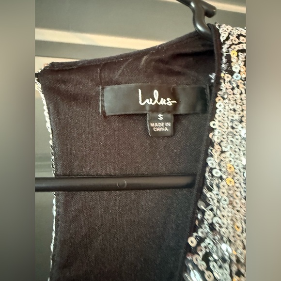 Lulu's Shimmering Silver Sequin Romper w/ black belt / sash - Picture 3 of 6